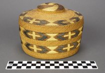 Basket and lid with CM ruler